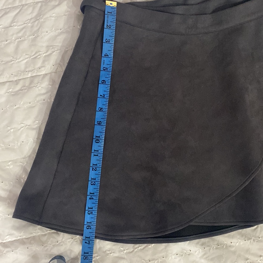 Lulu’s Skirt - Picture 2 of 6